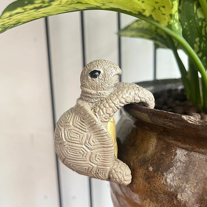 Tortoise Figure Plant Pot Hanger, Turtle Flower Pot Hugger, Resin Tortoise Statue, Funny Pot Huggers for Planters, Cute Climbing Tortoise Flower Pot Hugger, Garden Fence Balcony Patio Yard (BROWN)