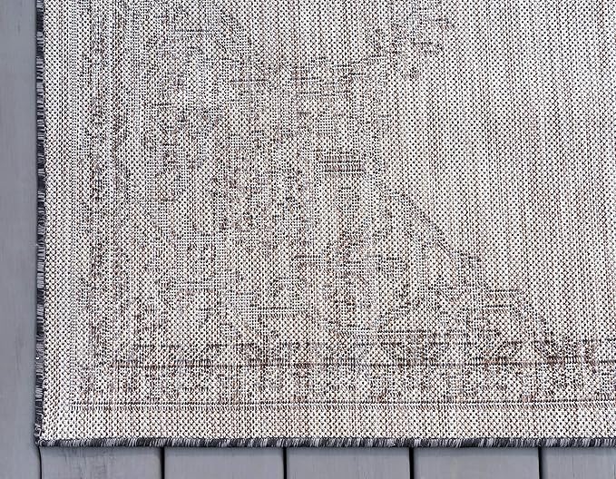 Unique Loom Outdoor Traditional Collection Area Rug - Antique (2' x 6' 1" Runner, Charcoal Gray/ Natural)