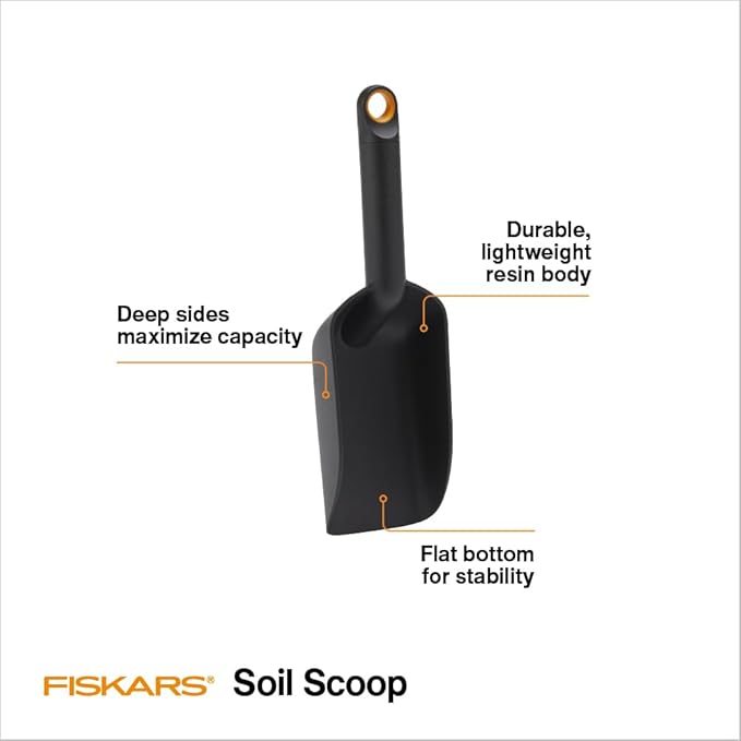 Fiskars Soil Scoop, Indoor Potting and Transplanting Tool, Recycled Plastic Garden Soil Scooper, 1.5 Cup Capacity, Black