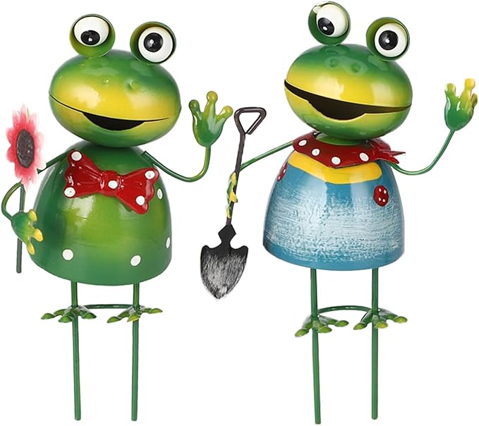 2 Pcs 3D Metal Frog Statue, Outdoor Frog Figurine, Cute Garden Sculptures Holding Flower/Shovel, 3.9 x 7.5 in Sturdy Iron Yard Art Garden Decor for Lawn Patio Decor, Gift for Gardener