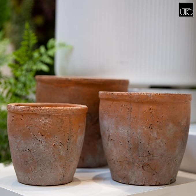 Urban Trends Ceramic Short Wide Round Flower Pot Set of Three Washed Finish Vermilion..7.75"x7.75"x7.00"H; 6.50"x6.50"x6.00"H; 5.50"x5.50"x5.00"H