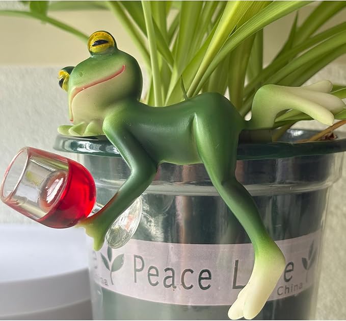 Tipsy Frog Pot Hugger with a Wine Glass, Frogs Decorations for Home, Frog Gifts for Women, Miniature Frogs Figurines Planter Hugger for Flower, Yard, Lawn,Outside（3.94"x2.12"x3.94"）