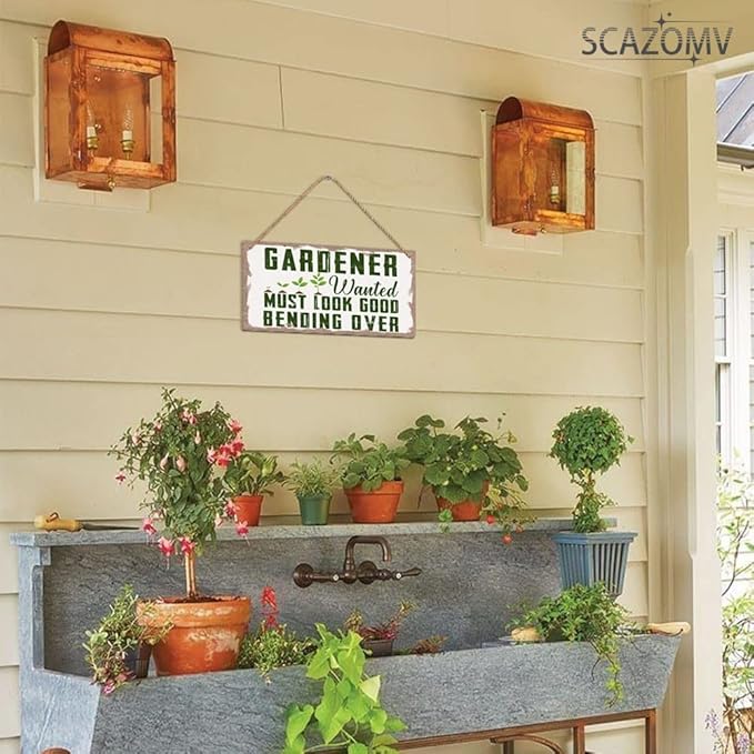 SCAZOMV Garden Sign Decor Gardener Wanted Must Look Good Bending Over Funny Outdoor Decorative Garden Backyard Patio Farmhouse Potting Shed She Shed Personalized Wooden Hanging Plaque 5"X 10"