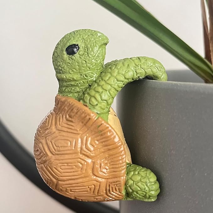 Tortoise Figure Plant Pot Hanger, Turtle Flower Pot Hugger, Resin Tortoise Statue, Funny Pot Huggers for Planters, Cute Climbing Tortoise Flower Pot Hugger, Garden Fence Balcony Patio Yard (BROWN)
