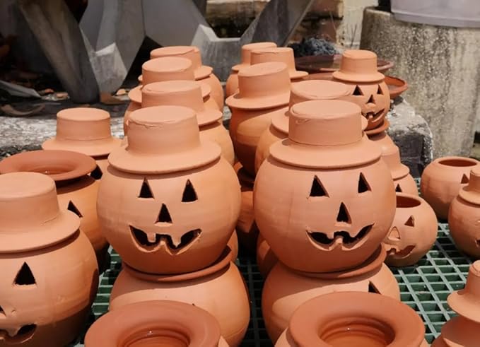 Terracotta Jack-o'-Lantern Pumpkin with Witch Hat – Handmade Clay Halloween Decoration – Rustic Fall Centerpiece – 2-Piece Natural Pumpkin Planter – Indoor Outdoor Autumn Decor