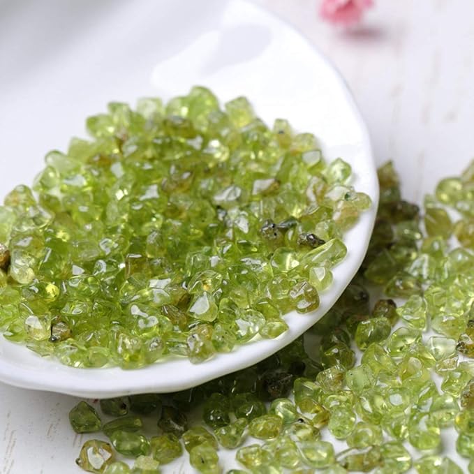 IMALY Peridot Tumbled Chips Stone Polished Crushed Healing Crystal Quartz Pieces Irregular Shaped Stones for Home Decorative Stones Vases Plants Succulents 0.5lb