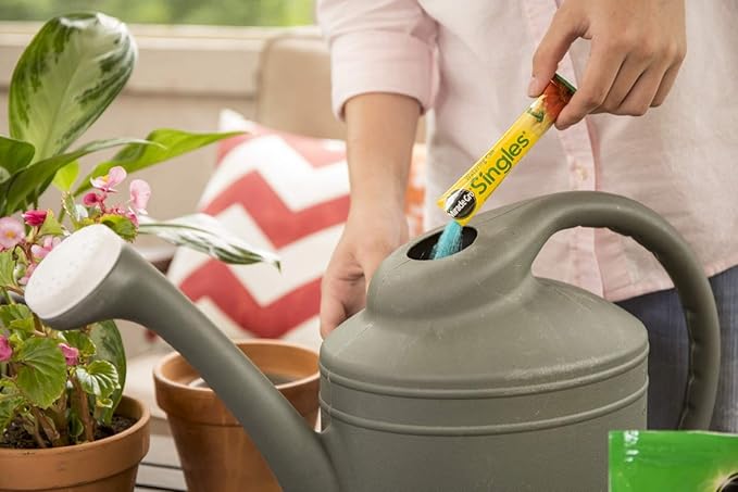 Miracle-Gro Watering Can Singles All Purpose Water Soluble Plant Food, For Flowers, Vegetables, Houseplants, Trees, Indoor and Outdoor Plants, 24 Packets