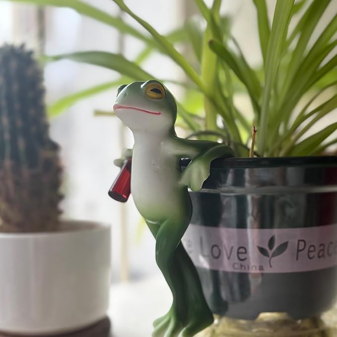 Funny Frog Garden Decor Outdoor, Frog Figurines Plant Decorations for Pots, Resin Frogs Gifts for Women, Mini Frogs Garden Statue Planter Hugger for Flower, Yard, Lawn,Outside（1.78"x4.73"x2.36"）