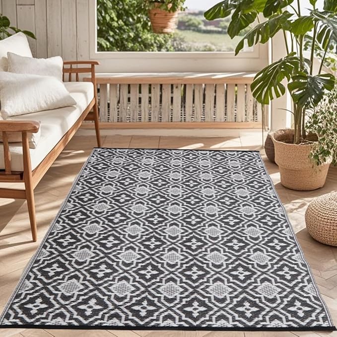 Outdoor Rug Waterproof 4x6 Porch Rug,Outdoor Mat 4x6 Small Balcony Mat,Reversible Plastic Straw Rug, Outdoor Rug for Camping Black and White Outdoor Rugs for Patio, Deck, RV, Camping, Beach, Backyard
