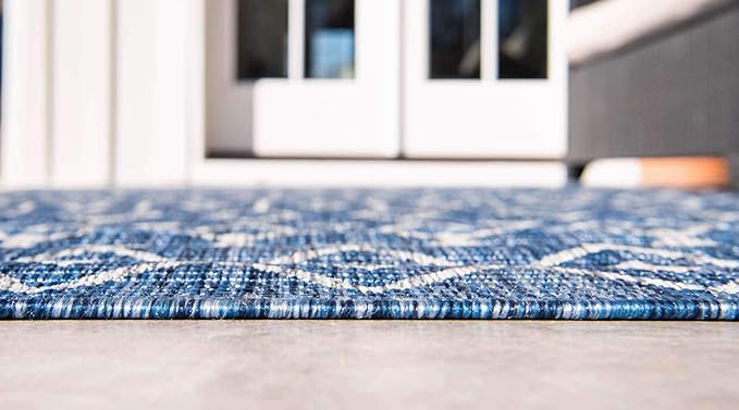 Unique Loom Outdoor Trellis Collection Area Rug - Tribal Trellis (5' 1" Round, Blue/ Ivory)