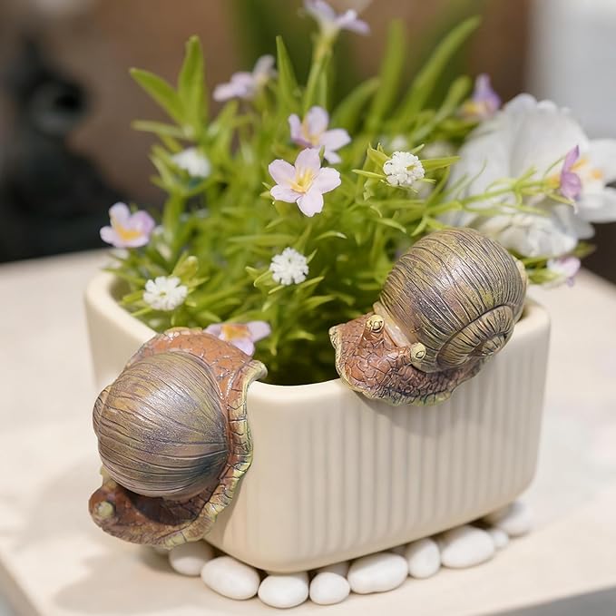 Resin Snail Plant Decorations Pots – Snail Flower Pot Huggers Climbing Statue for Flower Pots Indoor Plant Decorations Vase Miniature Fairy Garden Climbing Statue 5.9 * 3.3 * 4.3 inch