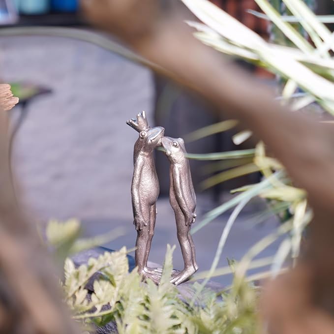 Frog Decor Garden Statue Decor Outside - Artgenius Couple Kiss Plog Statue Outside Frog Figurines for Yard Patio Lawn Decorations Couple Frogs Front Yard Decorations Outdoor 3.6"2.1"8.7" LC Lcdecohome