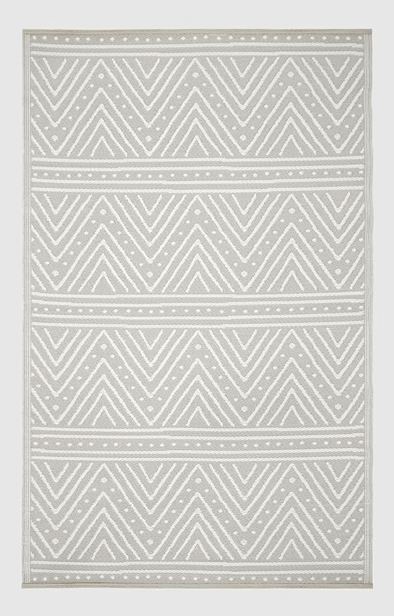 Fab Habitat Chevron Outdoor Rug - Waterproof, Fade Resistant, Crease-Free - Premium Recycled Plastic - Striped - Porch, Deck, Balcony, Mudroom, Laundry Room, Patio - Patan - Beige - 3 x 5 ft