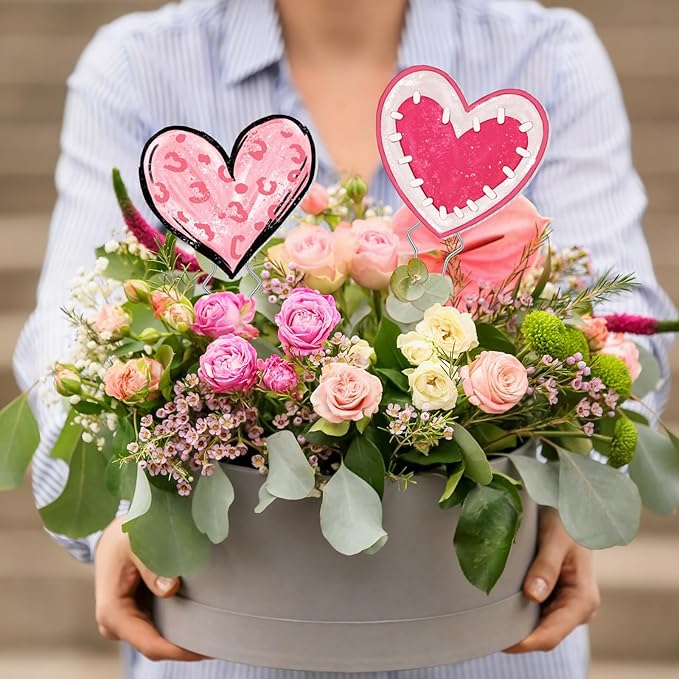 6 Pcs Valentine's Day Heart Planter Stake Hollow Heart Garden Metal Stake Sign Corrugated Plastic Valentine's Day Outdoor Decor for Indoor Outdoor Patio Plant Pot, Flower Bed (Novelty Style)