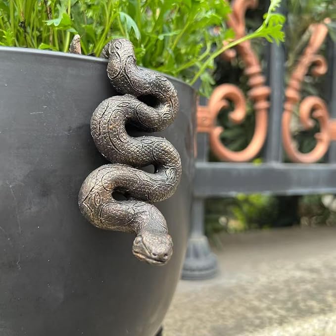 Snake Statue Plant Hugger Decorations for Pot, Realistic Snake Figurine Ornament Outdoor Gifts for Yard & Garden, Creative Gift for Plant Lovers, 4.13inch