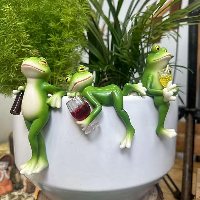 Miniature Tipsy Frog Pot Hugger - Resin Garden Statue Planter Decor for Pots, Cute Climbing Frog Figurine for Fairy Garden Yard Lawn Gifts for Women