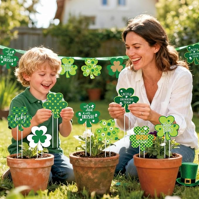 12 Pcs St. Patrick's Day Yard Stakes Green Shamrock Yard Signs St. Patrick's Outdoor Decoration for Irish Festive Outdoor Planter Front Door Lawn Patio Garden