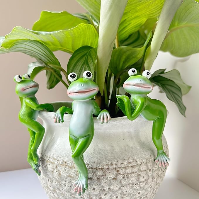 Cute Climbing Frog Figurines Flower Pot Hugger Resin Hanging Frog Sculpture Outdoor Statue Plant Pot Decorations for Home Garden Fence Balcony Patio Lawn Yard Ornaments (Left)