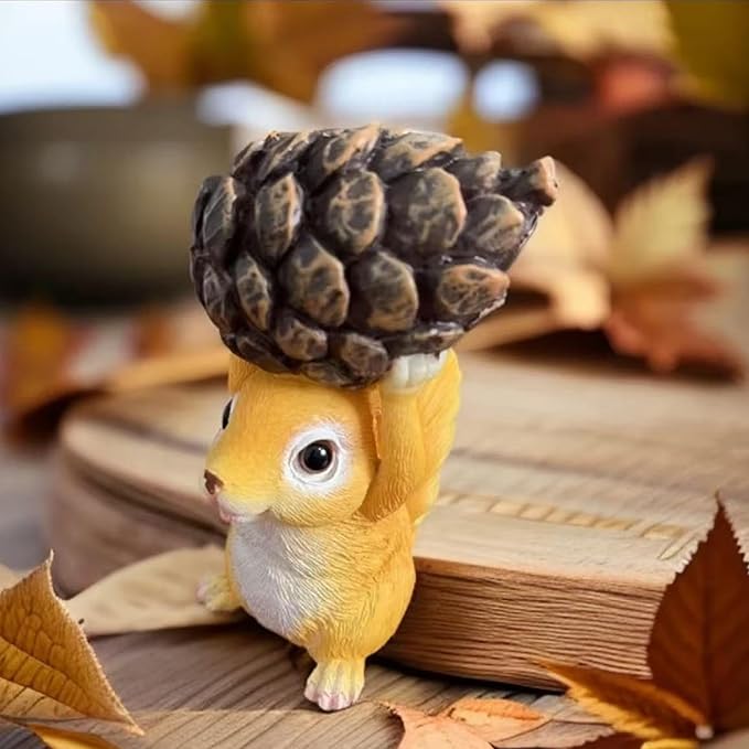 Resin Squirrel Statue for Garden Decor, Squirrel Figurine Holding Pinecone Ornaments for Garden Yard Table Desktop Indoor Outdoor Decor