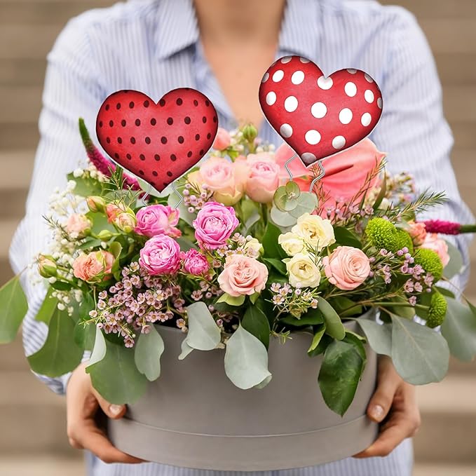 6 Pcs Valentine's Day Heart Planter Stake Hollow Heart Garden Metal Stake Sign Corrugated Plastic Valentine's Day Outdoor Decor for Indoor Outdoor Patio Plant Pot, Flower Bed(Retro Style)
