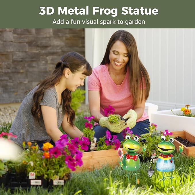 2 Pcs 3D Metal Frog Statue, Outdoor Frog Figurine, Cute Garden Sculptures Holding Flower/Shovel, 3.9 x 7.5 in Sturdy Iron Yard Art Garden Decor for Lawn Patio Decor, Gift for Gardener