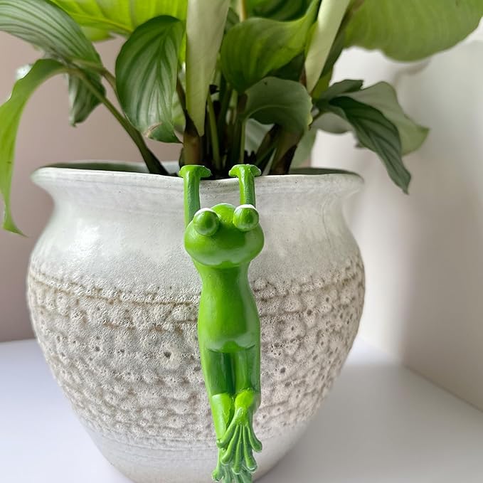 Cute Climbing Frog Figurines Flower Pot Hugger Resin Hanging Frog Sculpture Outdoor Statue Plant Pot Decorations for Home Garden Fence Balcony Patio Lawn Yard Ornaments (Front)