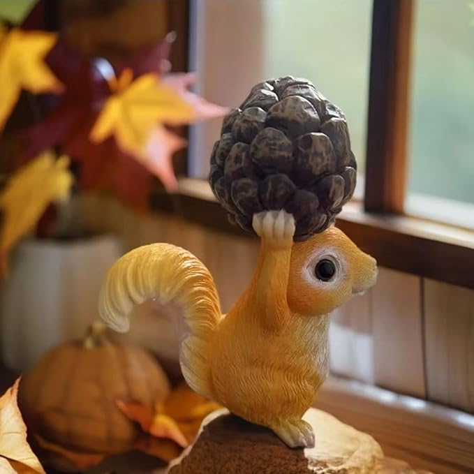 Resin Squirrel Statue for Garden Decor, Squirrel Figurine Holding Pinecone Ornaments for Garden Yard Table Desktop Indoor Outdoor Decor