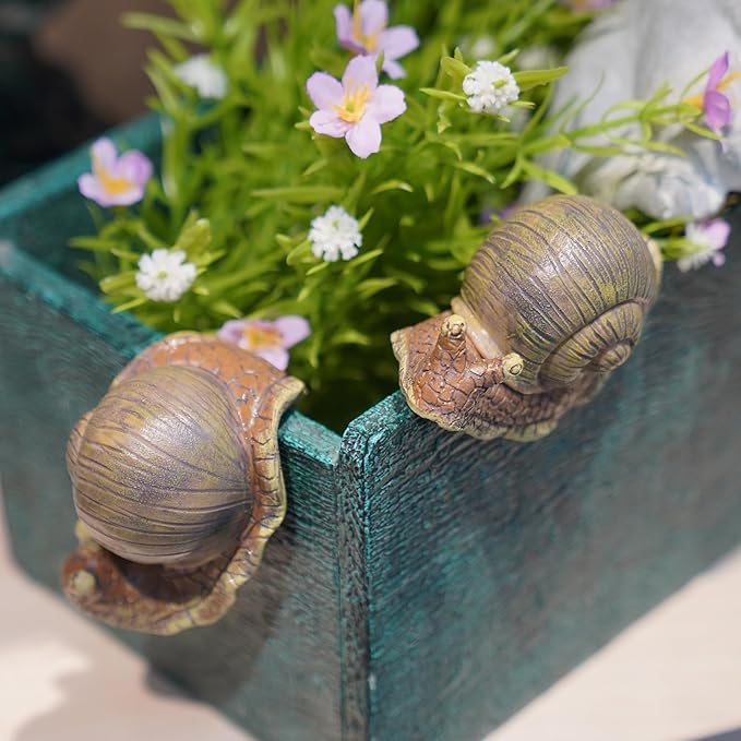 Resin Snail Plant Decorations Pots – Snail Flower Pot Huggers Climbing Statue for Flower Pots Indoor Plant Decorations Vase Miniature Fairy Garden Climbing Statue 5.9 * 3.3 * 4.3 inch