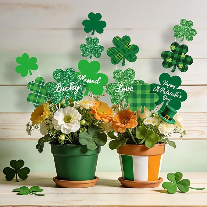 12 Pcs St. Patrick's Day Planter Stakes Shamrock Shaped Garden Signs Outdoor Decorations Decorative Green Plaid Lucky Clover Yard Stakes for St. Patrick's Day Irish Home Lawn Patio Porch