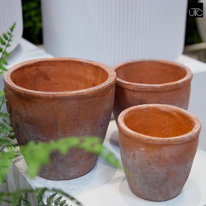 Urban Trends Ceramic Short Wide Round Flower Pot Set of Three Washed Finish Vermilion..7.75"x7.75"x7.00"H; 6.50"x6.50"x6.00"H; 5.50"x5.50"x5.00"H