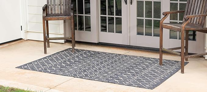 Unique Loom Outdoor Trellis Collection Area Rug - Tribal Trellis (5' 3" x 8' Rectangle, Charcoal Gray/ Natural)