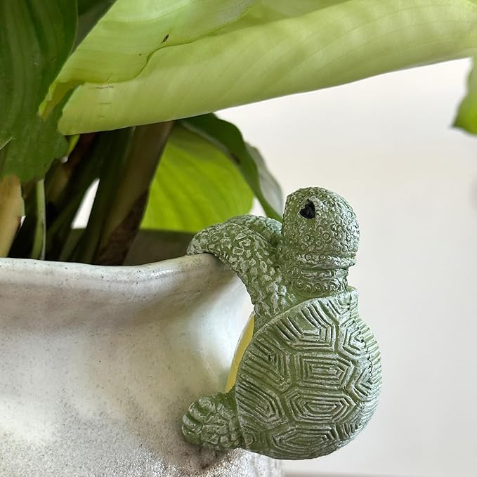 Tortoise Figure Plant Pot Hanger, Turtle Flower Pot Hugger, Resin Tortoise Statue, Funny Pot Huggers for Planters, Cute Climbing Tortoise Flower Pot Hugger, Garden Fence Balcony Patio Yard (BROWN)