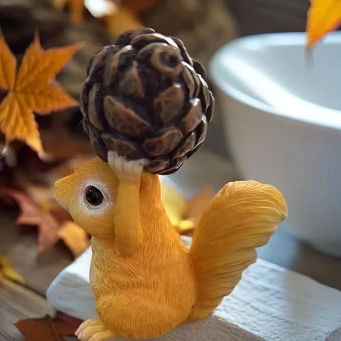Resin Squirrel Statue for Garden Decor, Squirrel Figurine Holding Pinecone Ornaments for Garden Yard Table Desktop Indoor Outdoor Decor