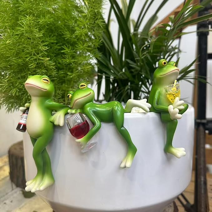 Funny Frog Garden Decor Outdoor, Frog Figurines Plant Decorations for Pots, Resin Frogs Gifts for Women, Mini Frogs Garden Statue Planter Hugger for Flower, Yard, Lawn,Outside（4.14"x2.36"x1.97"）