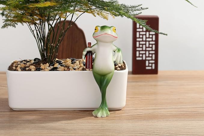 YATOJUZI Frog Decor Miniature Figurines Plant Decorations for Pots Funny Tipsy Frog Garden Decor Gifts for Women Outdoor Statues Planter Hugger for Yard Lawn Ornament(Lean on)
