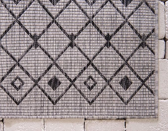 Unique Loom Outdoor Trellis Collection Area Rug - Tribal Trellis (7' 1" x 10' Rectangle, Gray/ Black)