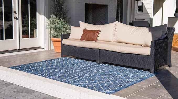 Unique Loom Outdoor Trellis Collection Area Rug - Tribal Trellis (5' 3" x 8' Rectangle, Blue/ Ivory)