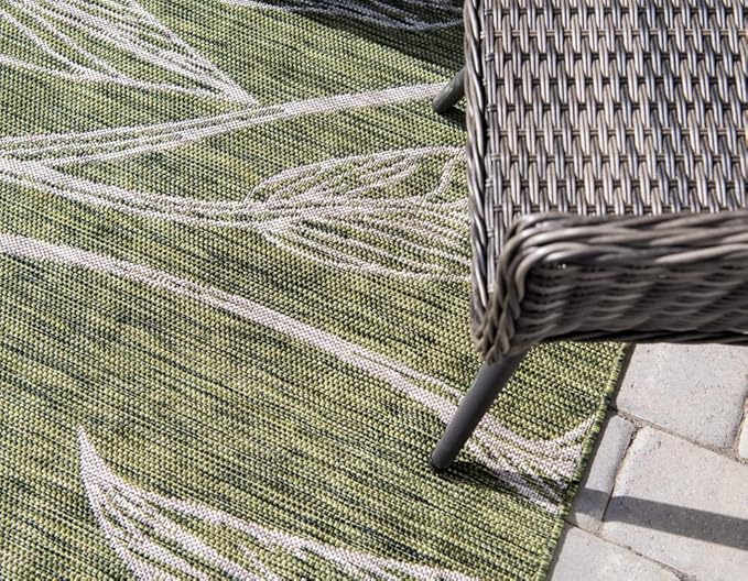Unique Loom Outdoor Botanical Collection Area Rug - Leaf (7' 1" x 10' Rectangle, Green/ Ivory)