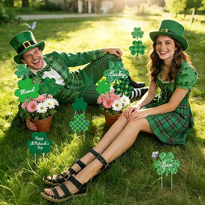 12 Pcs St. Patrick's Day Planter Stakes Shamrock Shaped Garden Signs Outdoor Decorations Decorative Green Plaid Lucky Clover Yard Stakes for St. Patrick's Day Irish Home Lawn Patio Porch