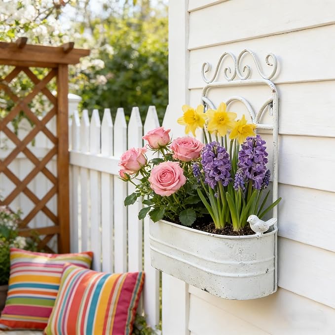 Vintage Rustic Wall Planter Distressed Decor Iron Hanging Plant Basket Shabby Metal Wall Mounted Flower Holder Pot Stand for Indoor Outdoor Home Balcony Patio Farmhouse Garden Decorative White