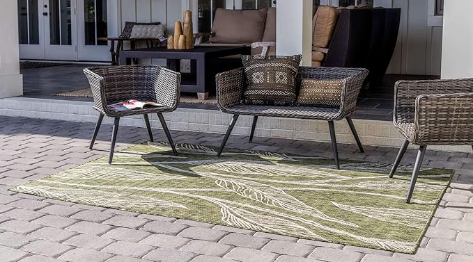 Unique Loom Outdoor Botanical Collection Area Rug - Leaf (7' 10" x 11' 4" Rectangle, Green/ Ivory)