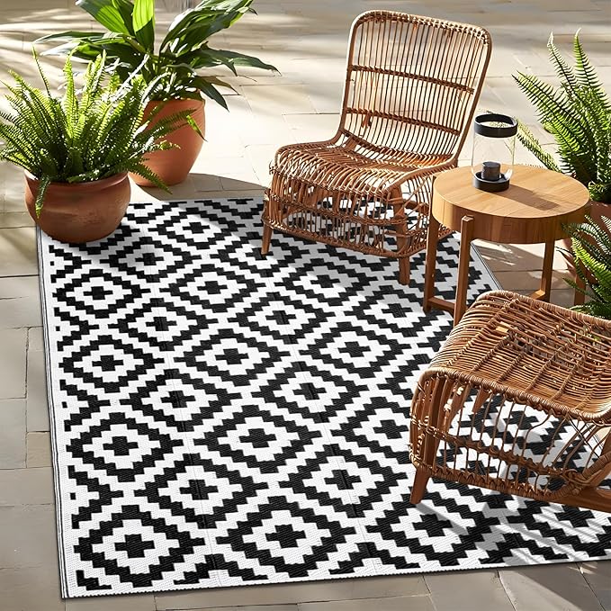 OLANLY Waterproof Outdoor Rug 4x6 ft, Outdoor Plastic Straw Rug for Camping, RV Mat Outside, Indoor Outdoor Carpet for Porch, Deck, Backyard, Balcony, Picnic, Black & White
