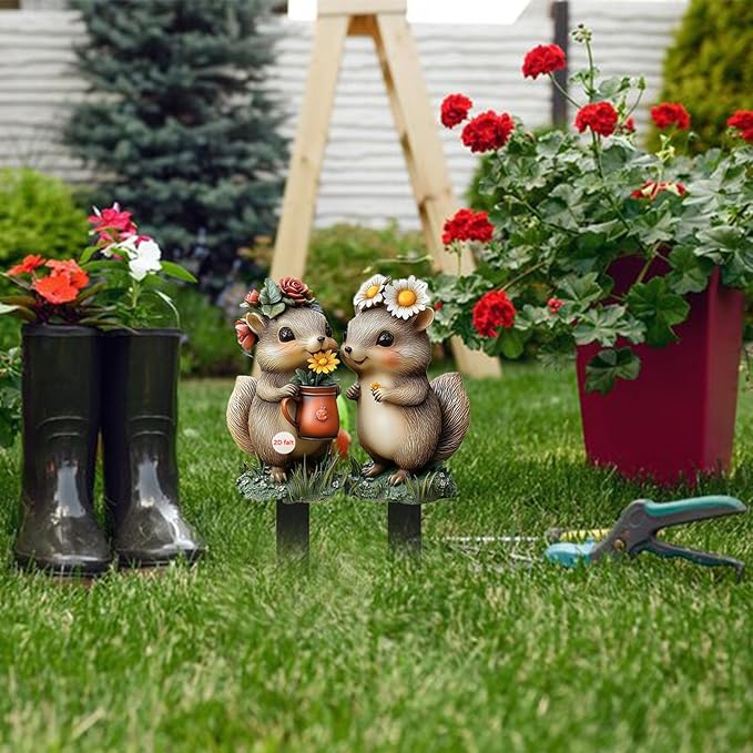 Cute Squirrels Garden Stake Decor, 2D Flat Stained Acrylic Animal Sign, Small Animal Ornament Indoor Outdoor Yard Lawn Pot Plant Decorative Accessories