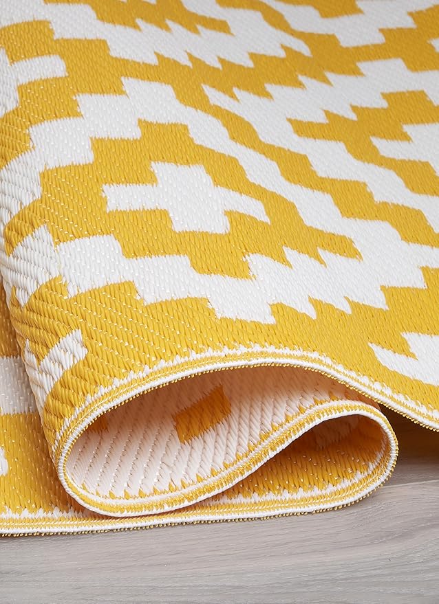 FH Home Outdoor Rug - Waterproof, Fade Resistant, Reversible - Premium Recycled Plastic - Geometric - Patio, Porch, Deck, Balcony - Aztec - Yellow & White Crease Free - 4 x 6 ft