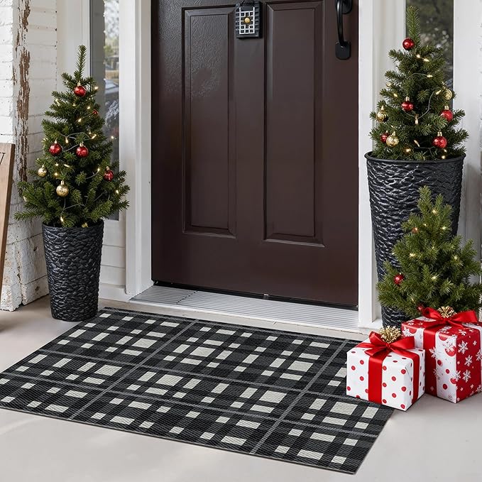 GENIMO Christmas Door Mat 18X30 Inch Buffalo Plaid Christmas Decor Rug Outdoor Geometric Checked Rugs, Washable Carpet for Front Porch, Kitchen, Farmhouse, Entryway Low Pile Doormat Black and White