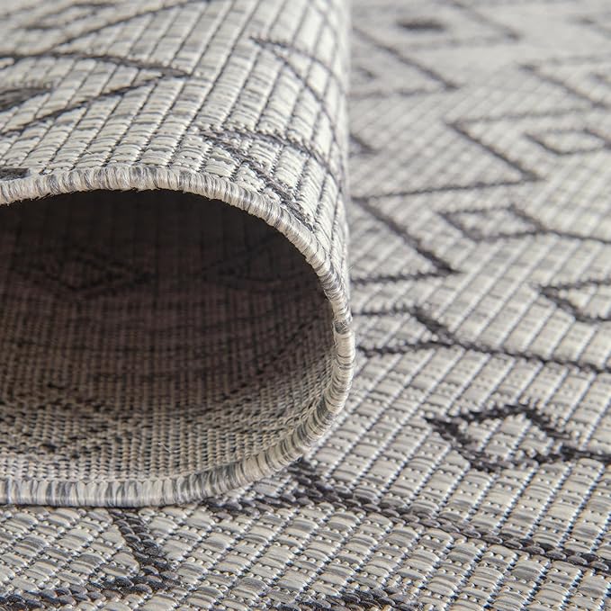 Unique Loom Outdoor Trellis Collection Area Rug - Tribal Trellis (7' 10" Square, Gray/ Black)