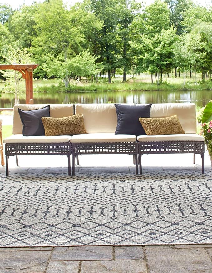 Unique Loom Outdoor Trellis Collection Area Rug - Tribal Trellis (10' 8" Square, Gray/ Black)