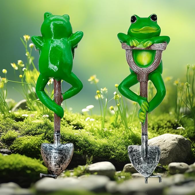 Frog Garden Statue Resin Frog Planter Figurine Holding Shovel Outdoor Fairy Garden Patio Yard Lawn Decoration Whimsical Plant Pots Stake Decor Sculpture Miniature Animal Ornament Housewarming Gift