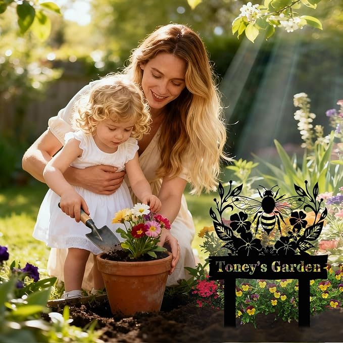 Personalized Metal Garden Sign, Custom Flower Decor with Stake, Bee Metal Yard Art, Garden Name Sign,Outdoor Decor,Patio Decoration,Home Present,Gardeners & Planters Gift