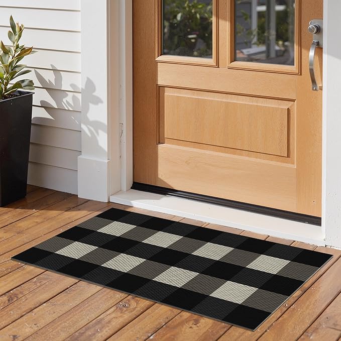 GENIMO Christmas Door Mat 18X30 Inch Buffalo Plaid Christmas Decor Rug Outdoor Checked Rugs, Washable Carpet for Front Porch, Kitchen, Farmhouse, Entryway Low Pile Doormat Black and White